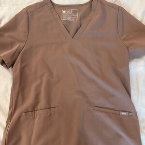 Women’s medium figs scrub top in taupe